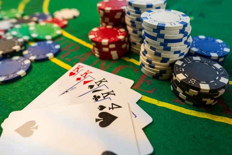 Live Hot Pot dealer table on galaxy77bet slot with multi-camera view